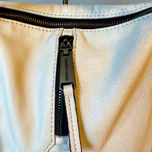 STEVE MADDEN LIGHT GRAY / TAUPE COLOR BAG. - Picture 5 of 12